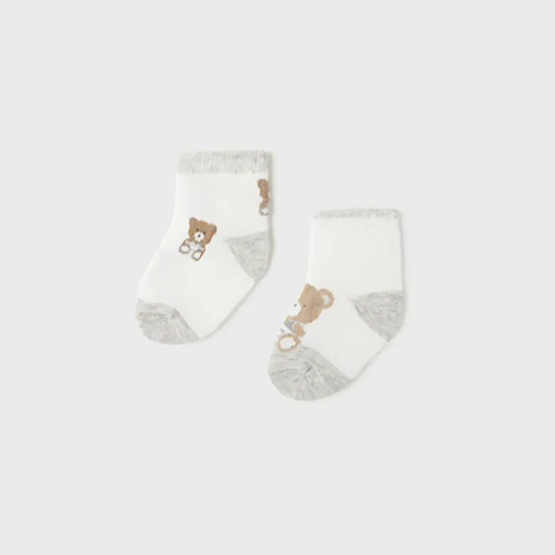 2 PAIR SOCKS WHITE WITH GREY TGRIM BROWN BEAR PRINT / 9588-030