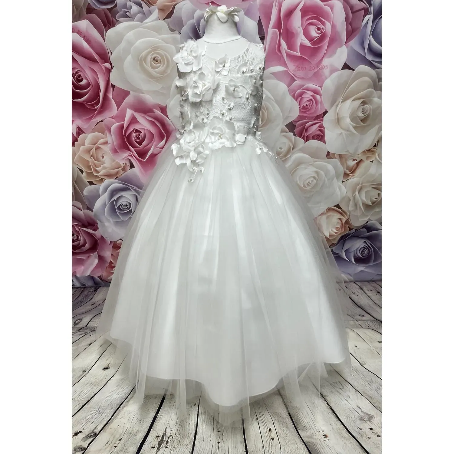 GOWN OFF WHITE PEARL FLOWER & LACE APPLIQUE TULLE / D9011032