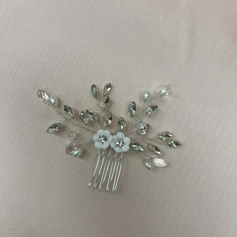 HAIRCOMB CRYSTAL & 2 OPAQUE FLOWERS RHINESTONE CENTRE