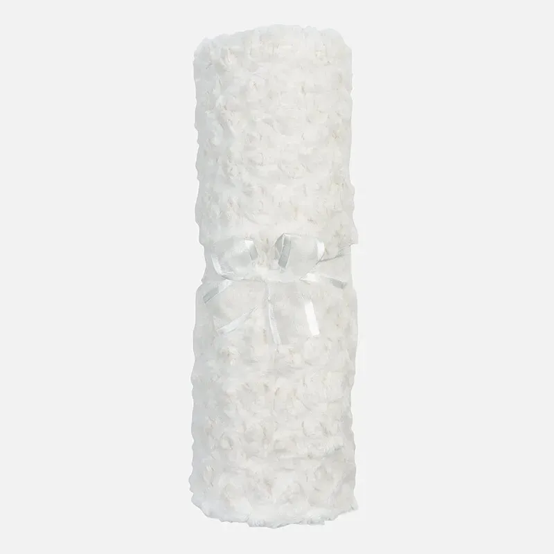 FUR BLANKET WHITE RAISED PATT