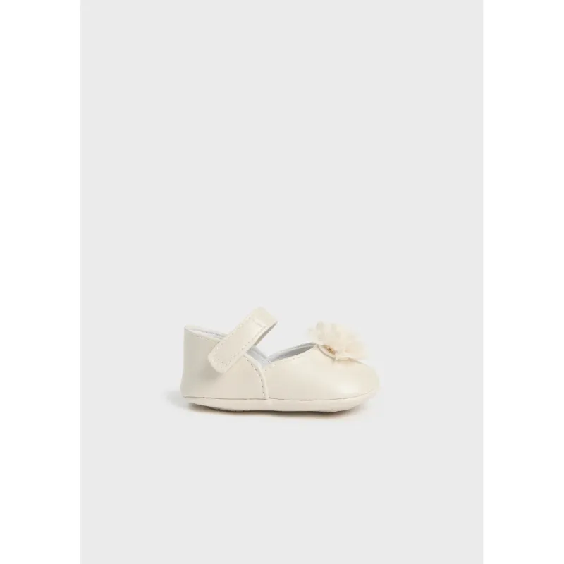 MARY JANE SHOE NATURAL / CREAM FLOWER TRIM / 9740-047