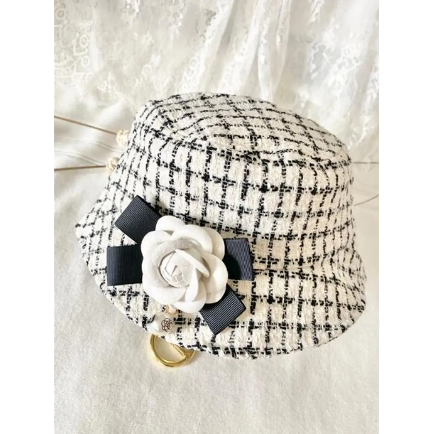 TWEED HAT BLACK & WHITE MOVEABLE FLOWER PIN / PSHTW013