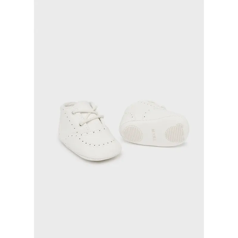 CREAM SHOES WITH LACES PINHOLES PATTERN / 9782-010