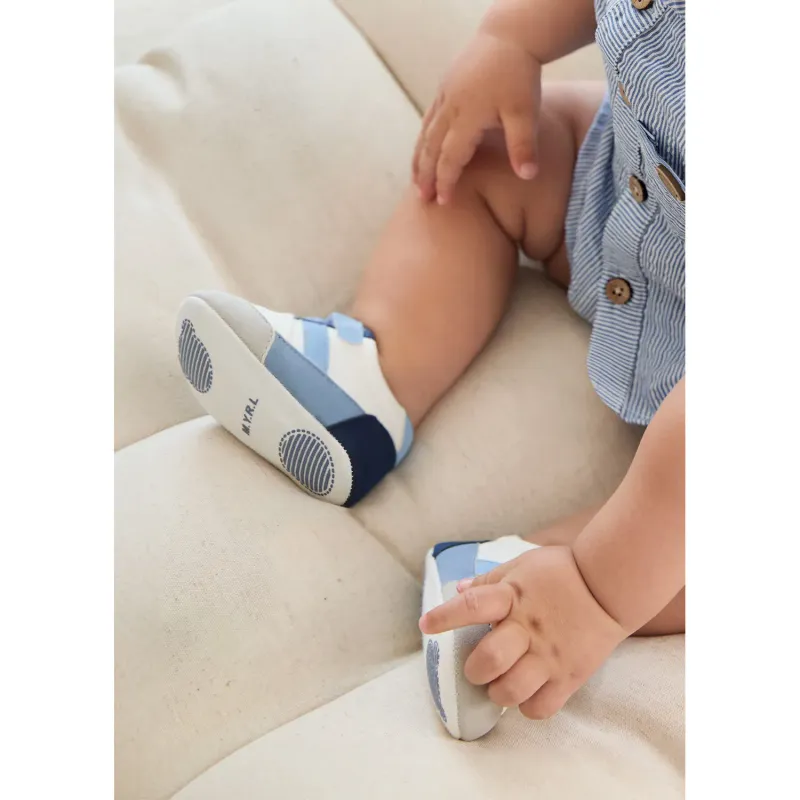 TRAINING SHOE WHITE BLUE & NAVY VELCRO CLOSURE / 9736-021