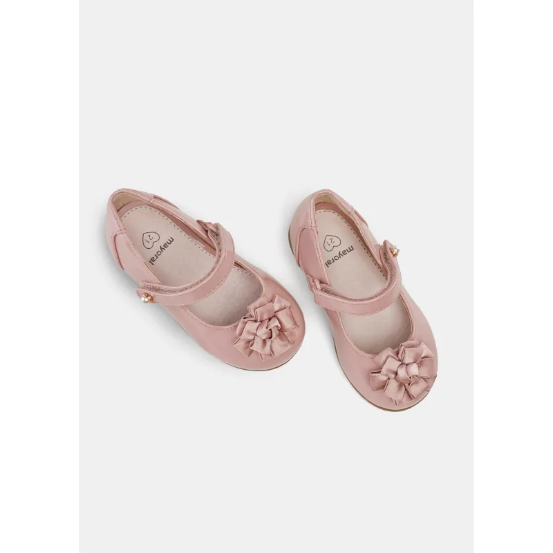 ROSE PATENT LEATHER MARY JANE SHOE SATIN FLOWER APPLIQUE / 42-470-037