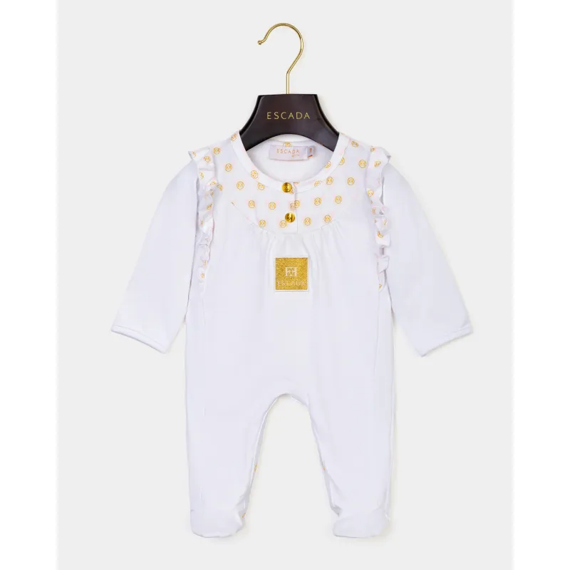 WHITE FOOTIE WITH YOKE & RUFFLE GOLD PRINT LOGO / 74216-001