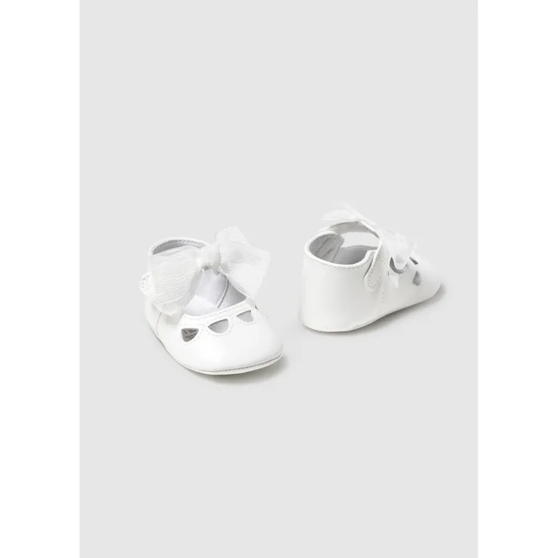 WHITE MARYJANE SHOE BOW TRIM CUTOUT / 9900-090