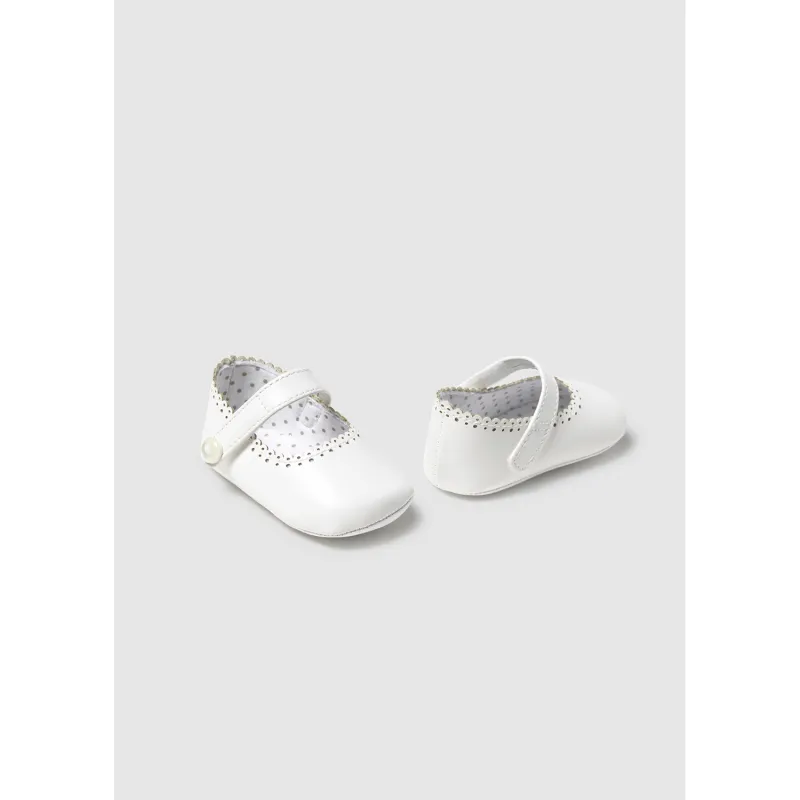 WHITE MARY JANE SHOE LACE CUTOUT EDGE / 9903-020