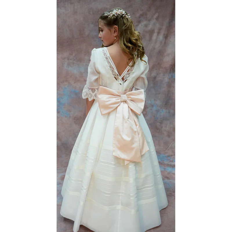 GOWN OFF WHITE PLEATED LACE TRIM WAISTBAND SLEEVE VBACK / 6417-20