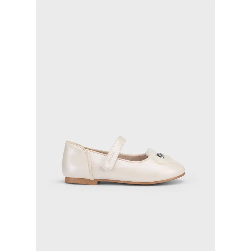 PEARL OFF WHITE MARYJANE SHOE CHIFFON FLOWER APPLIQUE / 43624-056