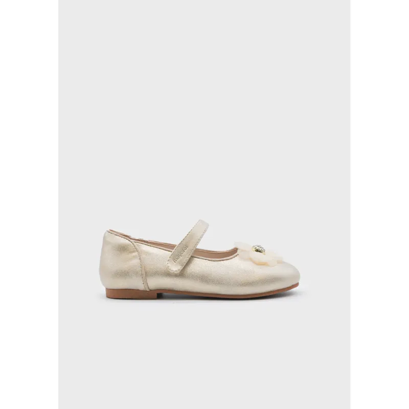 GOLD MARYJANE SHOE CHIFFON FLOWER APPLIQUE WITH STRAP / 43634-054