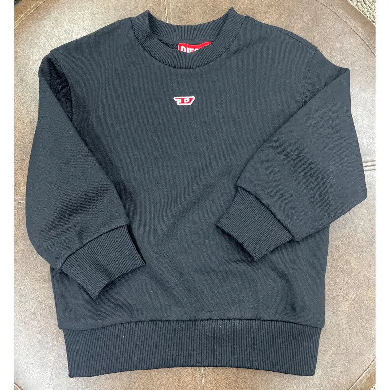 BLACK SWEATTOP RED D LOGO / J02234-K900