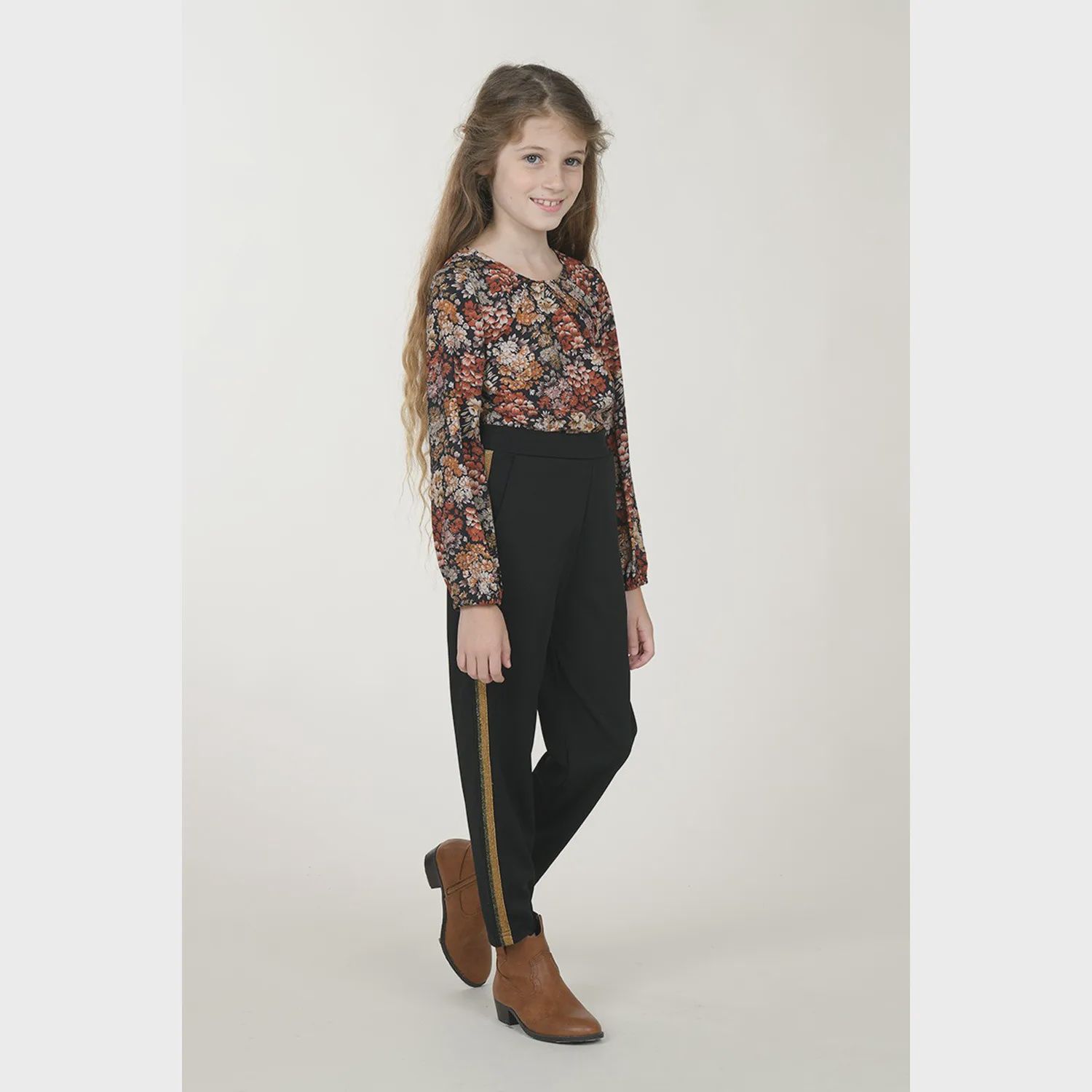 PANT BLACK KNIT GOLD SIDE STRIPE / T151A20
