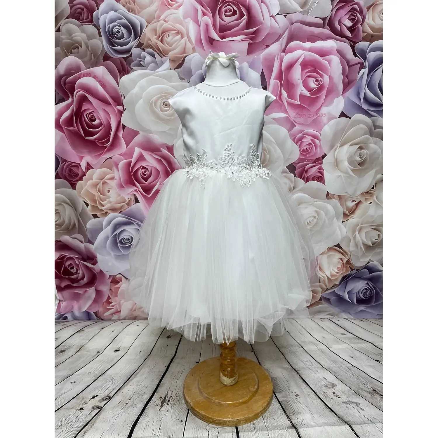 DRESS SHORT IVORY PEARL NECKLINE LACE FLOWER & PEARL WAISTBAND TRIM / 8175S