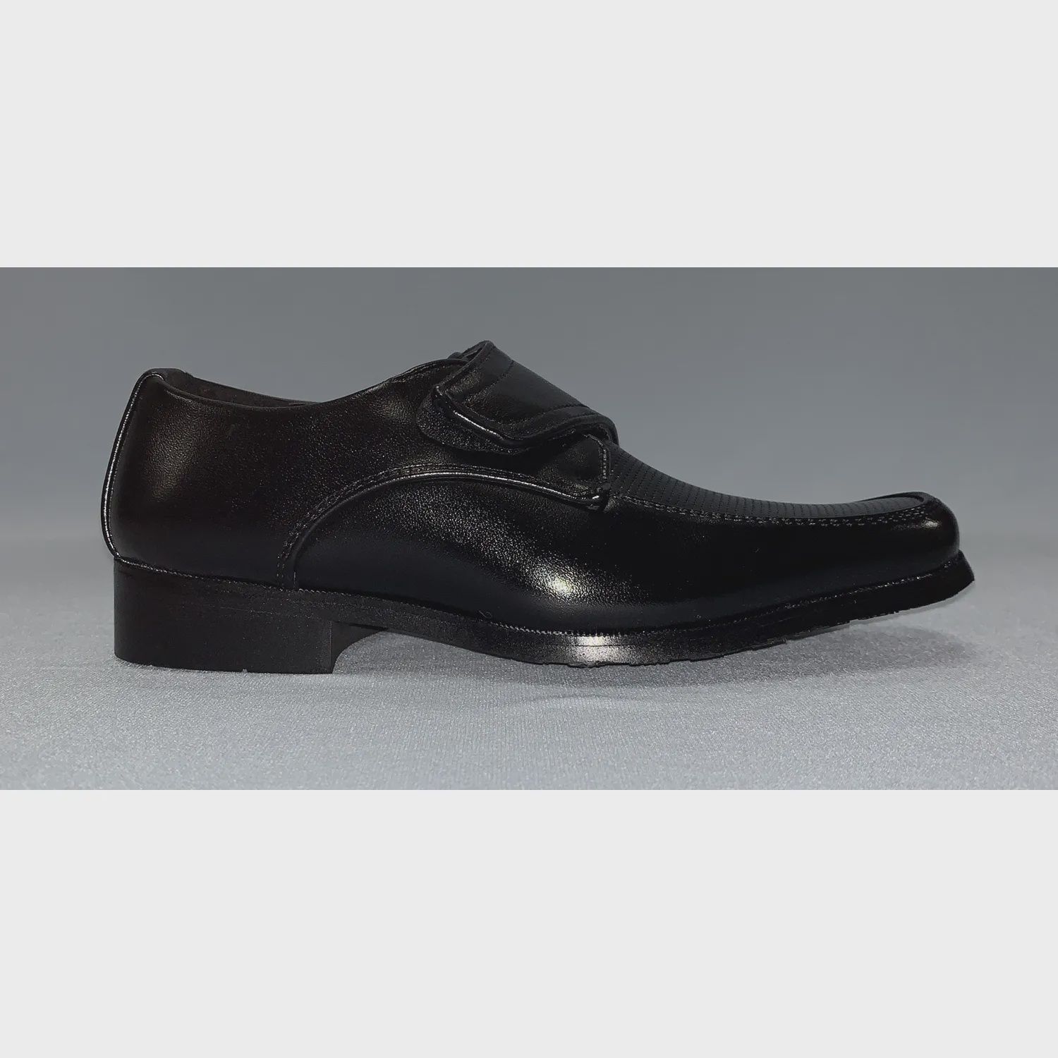 SHOE BLACK VELCRO CLOSURE PIN HOLES FRONT PATTERN / LM15