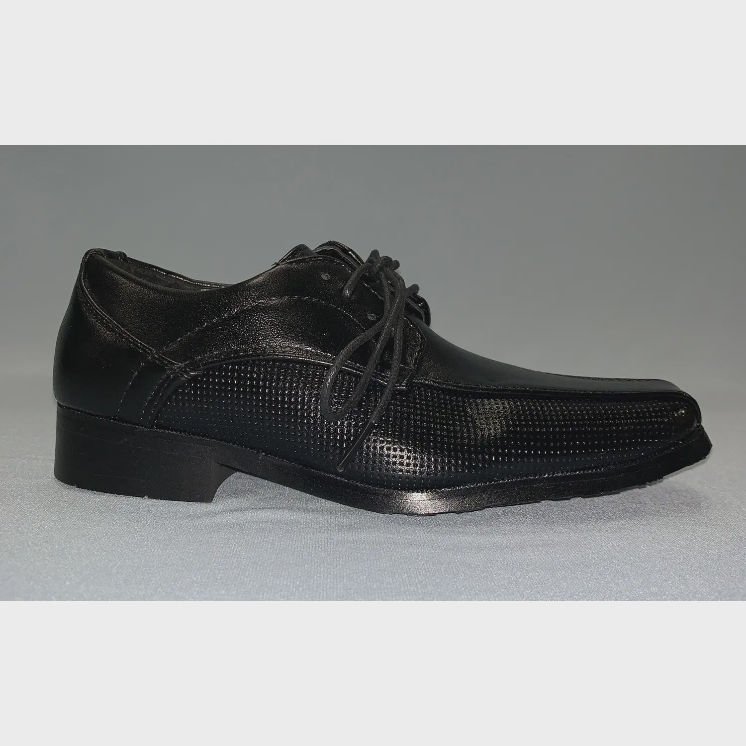 SHOE BLACK WITH LACES PIN HOLES SIDE PATTERN / LM14