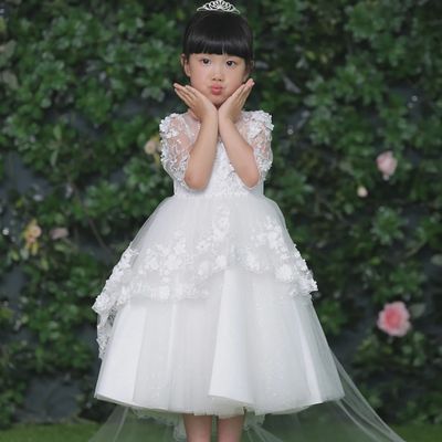 GOWN OFF WHITE REMOVABLE TAIL FLOWER APPLIQUE OPEN BACK / 1910