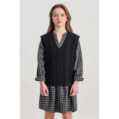 KNIT SWEATER SLEEVELESS BLACK CABLE STITCH PATTERN V NECK / MME181AN