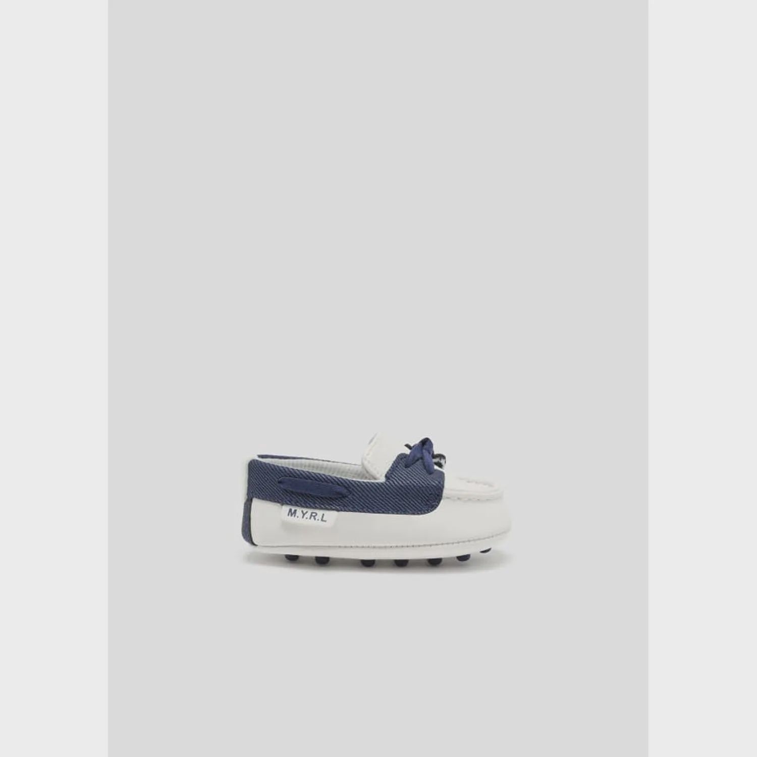 MOCCASIN SHOE WHITE NAVY TRIM / 9620-075