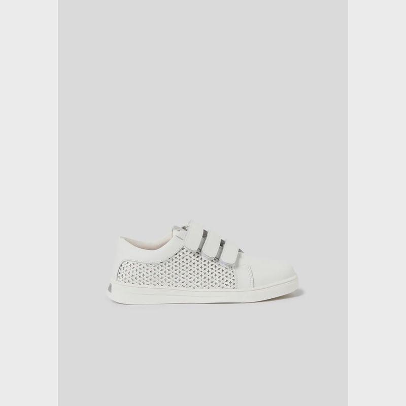 SNEAKER SHOE WHITE CUTOUT DAISY PATTERN SILVER / 43421-053