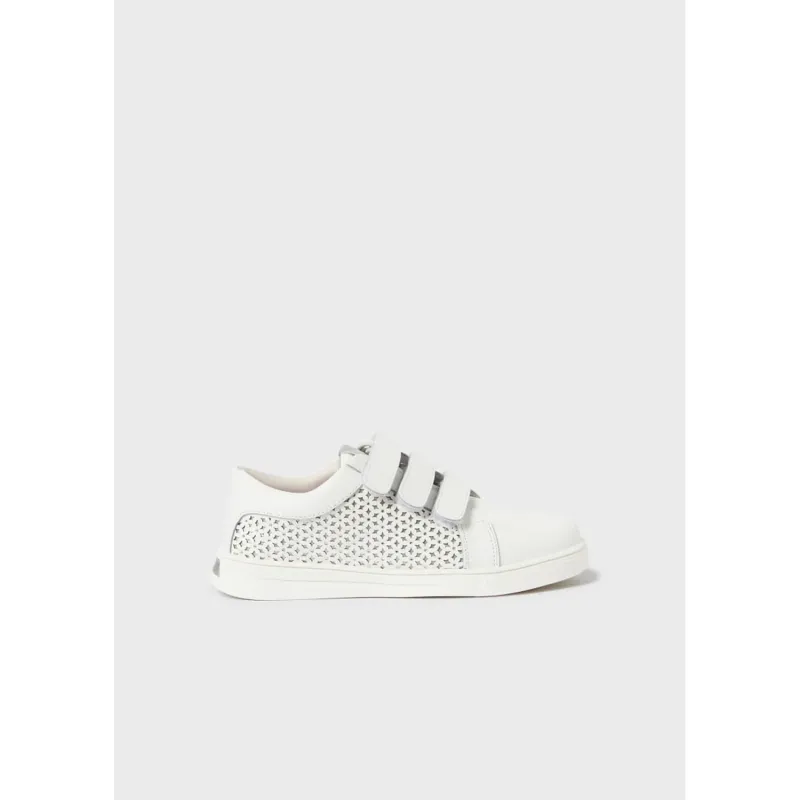 SNEAKER SHOE WHITE CUTOUT DAISY PATTERN SILVER / 43421-053 SNEAKER SHOE WHITE CUTOUT DAISY PATTERN SILVER / 43421-053