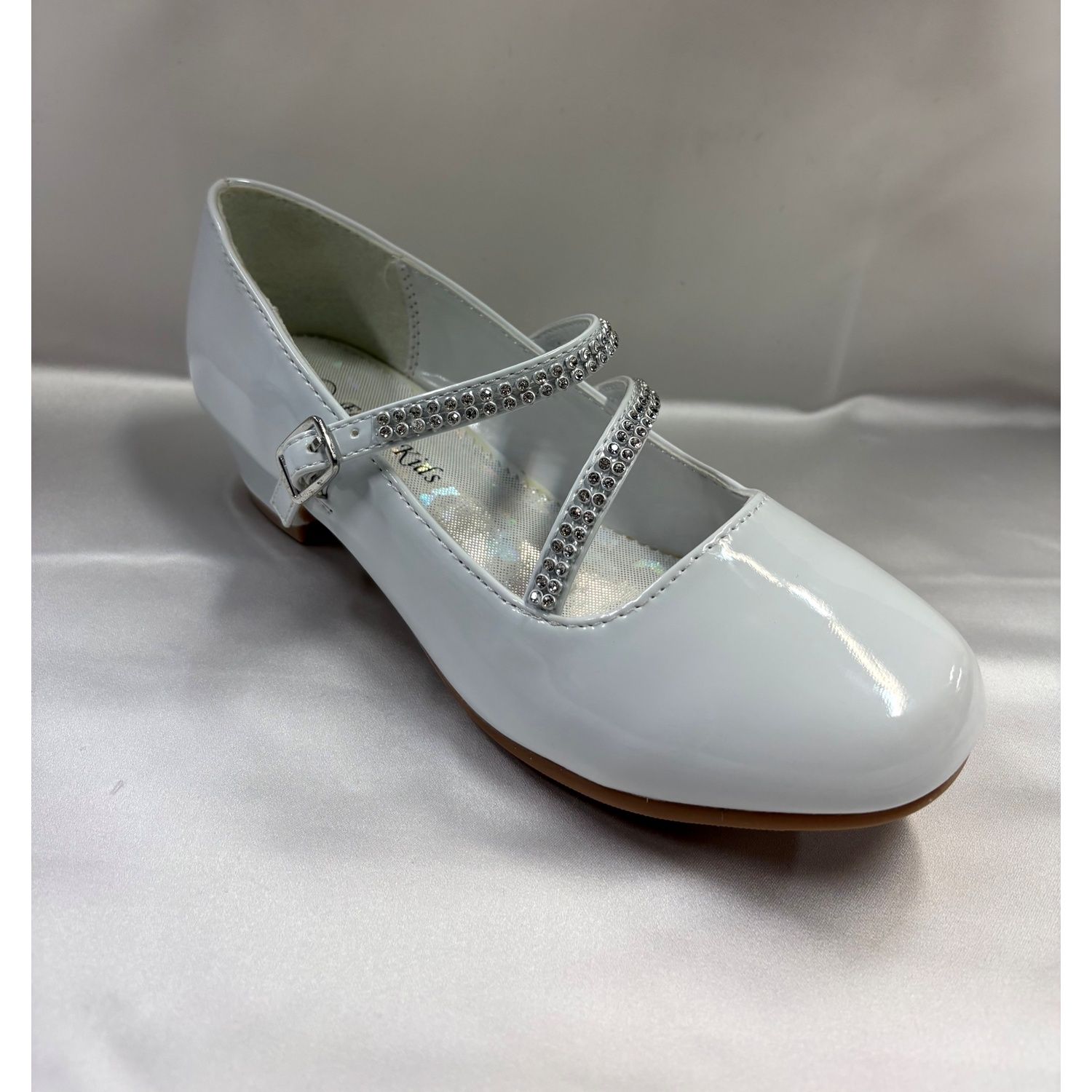SHOE WHITE PATENT 2 RHINESTONE STRAPS SMALL HEEL / DM36