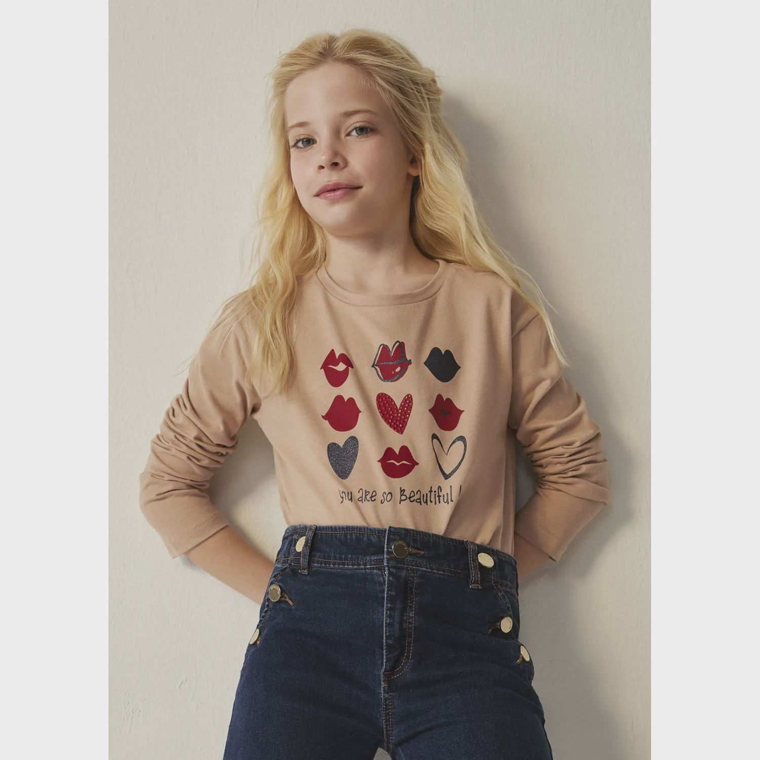 TSHIRT LIGHT BROWN GRAPHIC RED & NAVY HEARTS & LIPS LONG SLEEVE / 7048-81
