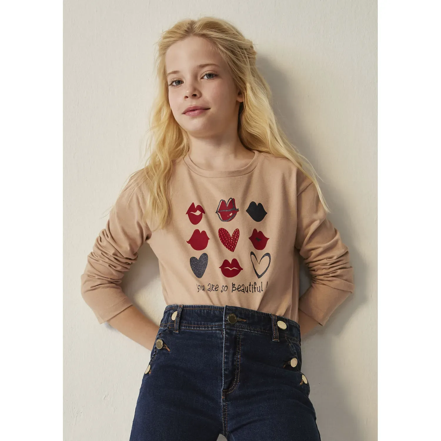 TSHIRT LIGHT BROWN GRAPHIC RED & NAVY HEARTS & LIPS LONG SLEEVE / 7048-81