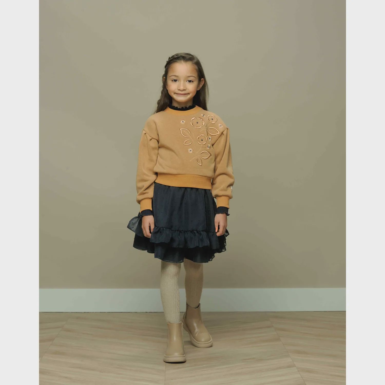 SWEAT TOP SWEATER LIGH BROWN EMBROIDERED FLOWERS WITH PEARLS / C308-5308-423