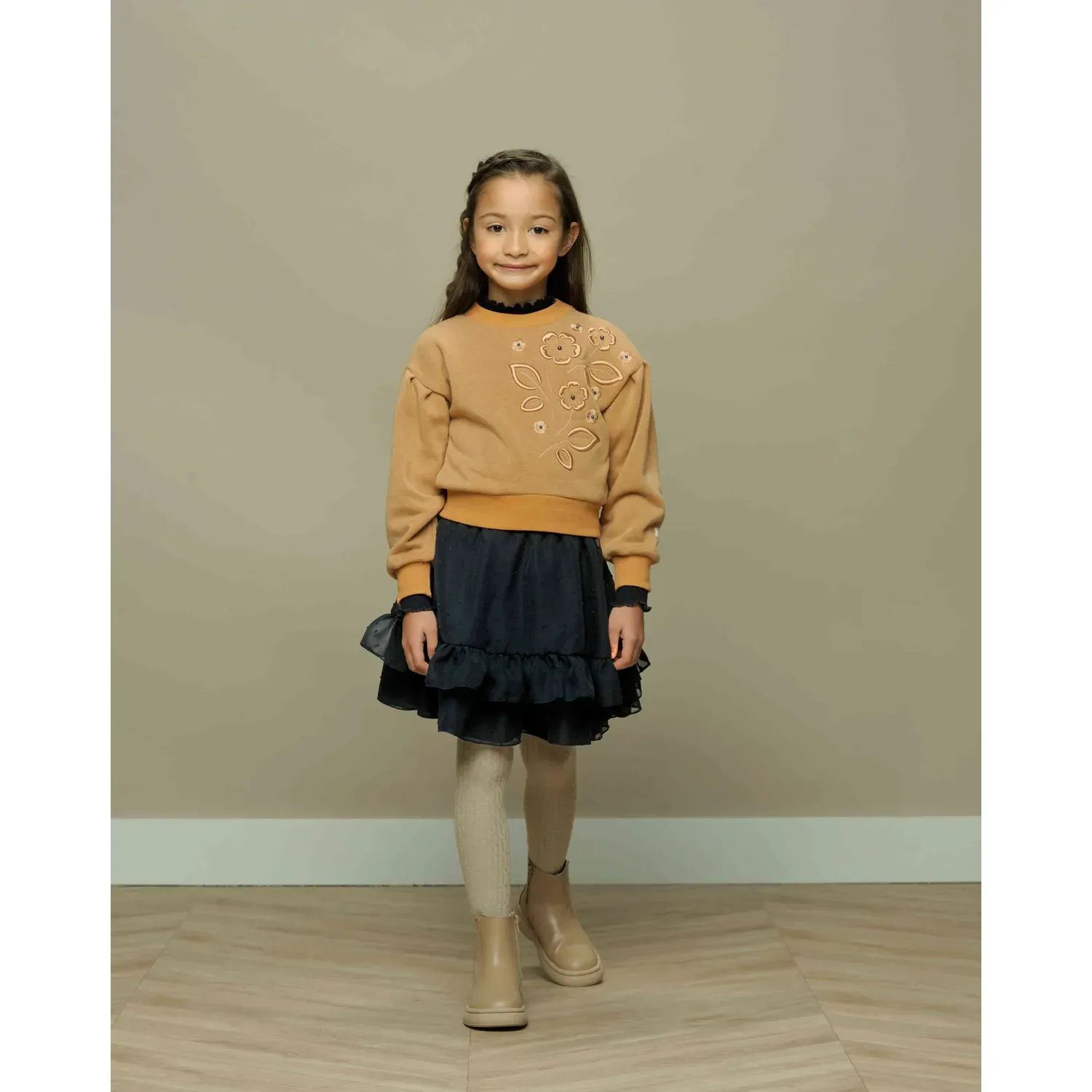 SWEAT TOP SWEATER LIGH BROWN EMBROIDERED FLOWERS WITH PEARLS / C308-5308-423