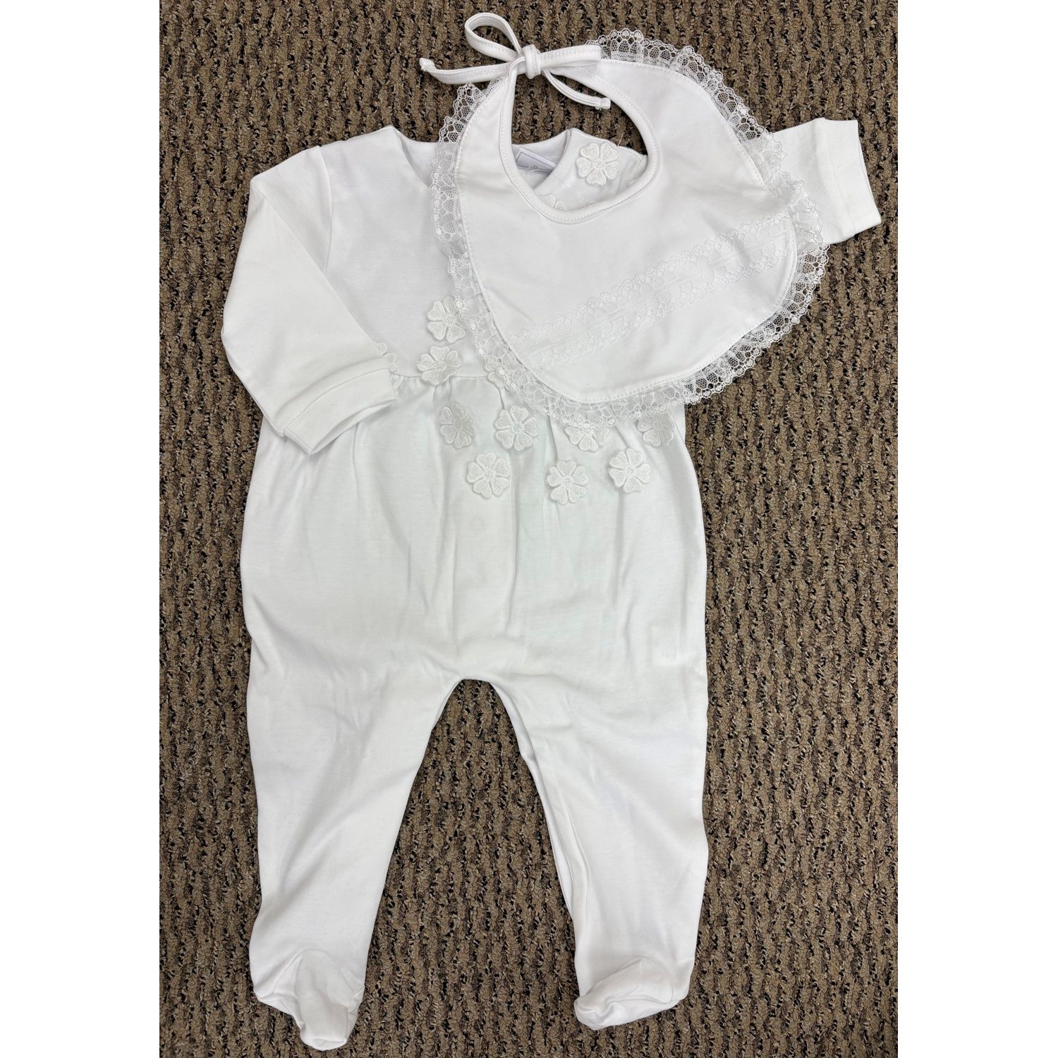 2PC SLEEPER & BIB WHITE FLOWER APPLIQUE & LACE TRIM / 815