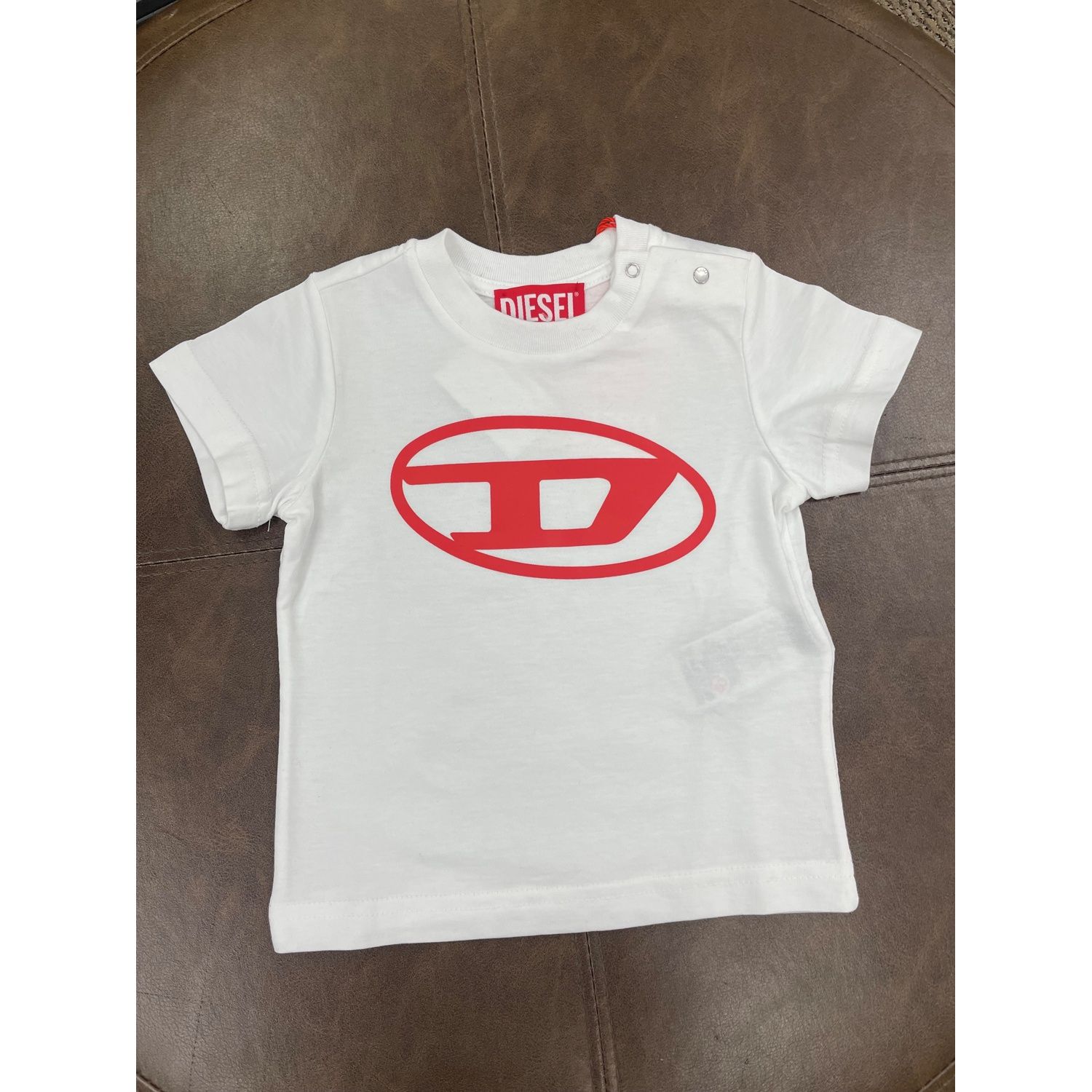 WHITE TSHIRT BABY UNISEX SHORT SLEEVE RED LOGO / K00519-K100A