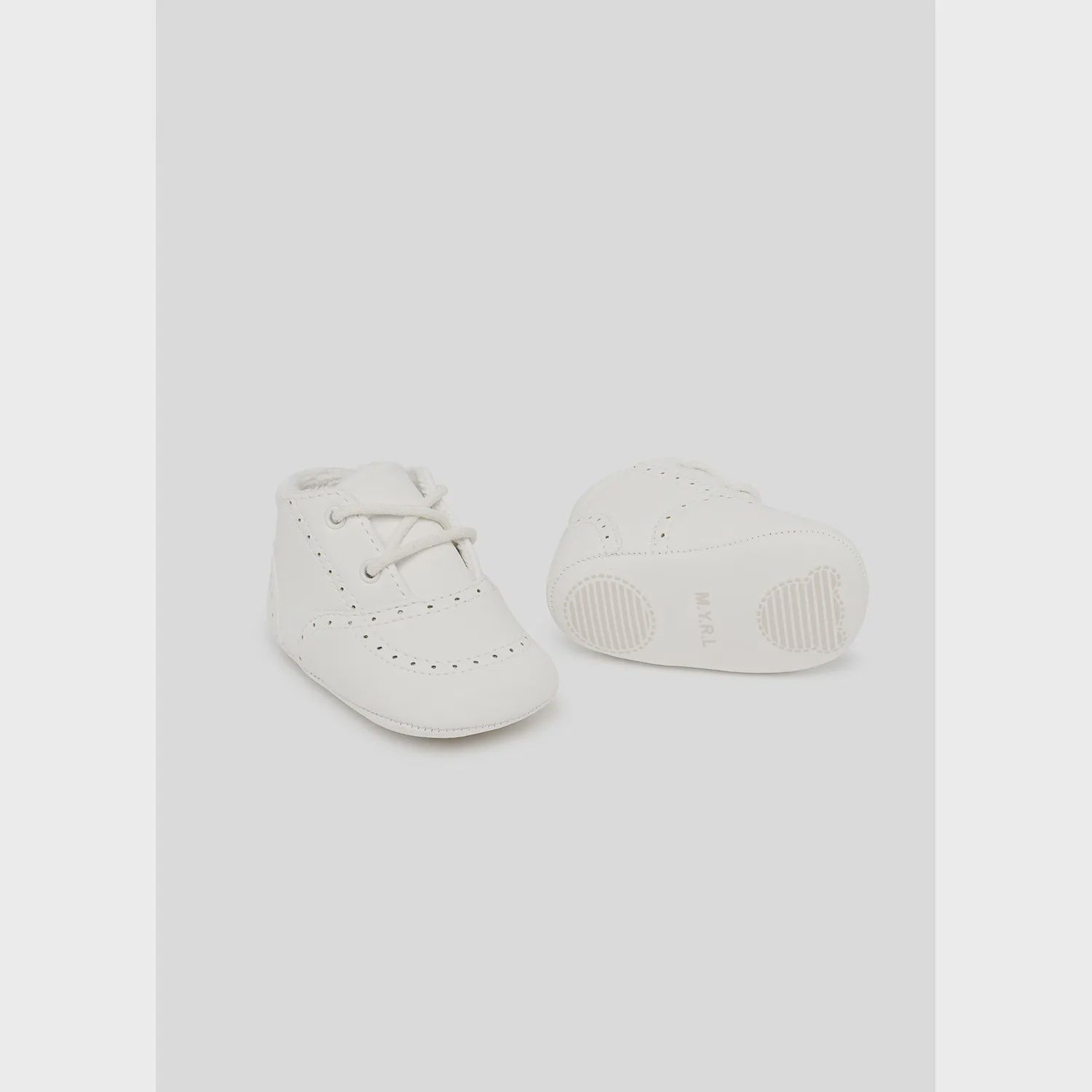 CREAM SHOES WITH LACES PINHOLES PATTERN / 9782-010