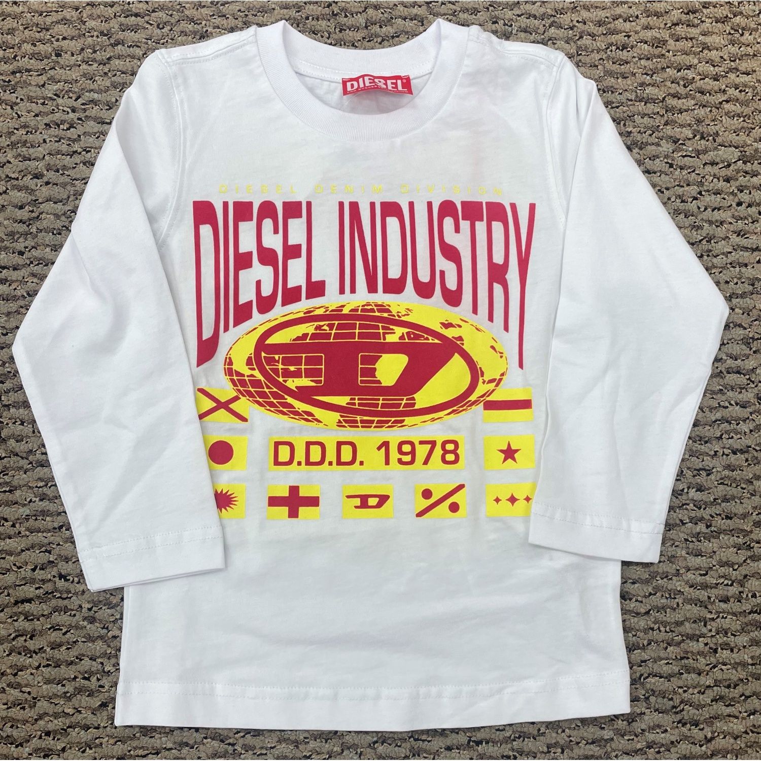 WHITE TSHIRT RED DIESEL LOGO LONG SLEEVE / J01029-K100