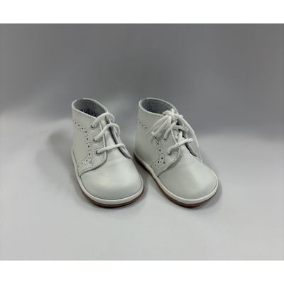 WHITE BOY'S SHOE WITH LACES & CUTOUT SIDE PATTERN / G0003