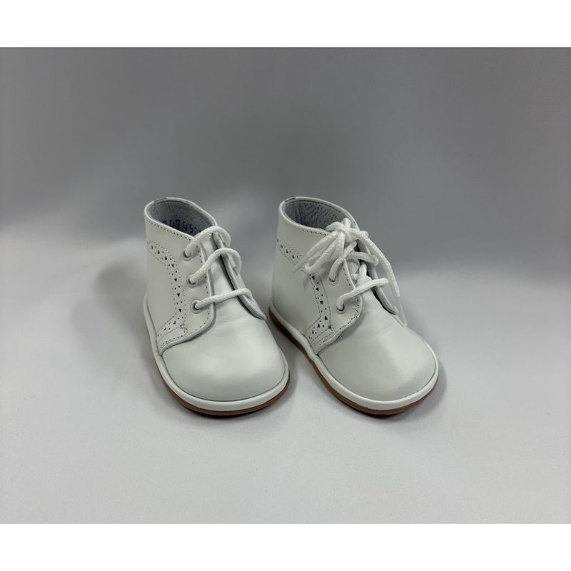 WHITE BOY'S SHOE WITH LACES & CUTOUT SIDE PATTERN / G0003