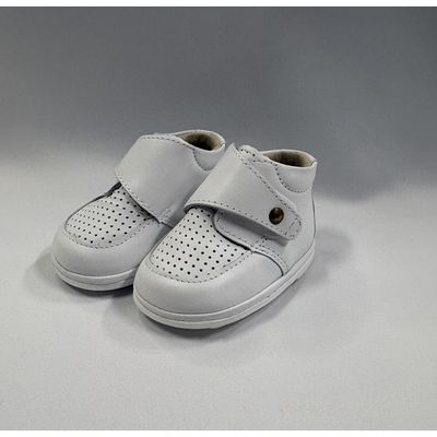 WHITE BOY'S SHOE PINHOLE CUTOUT / G0101