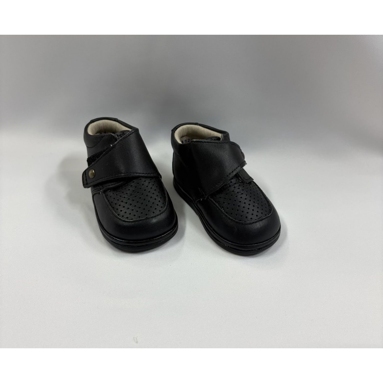 NAPPA BLACK SHOE PINHOLE CUTOUT BOY / G0101