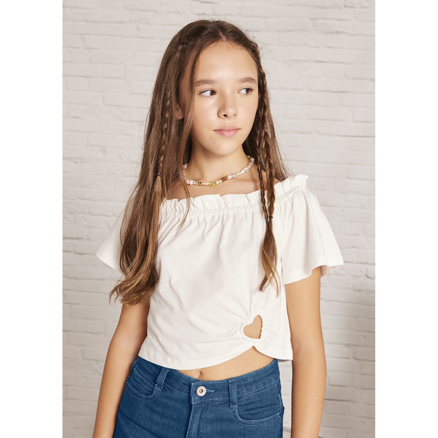 CREAM TSHIRT SHORT SLEEVE BOAT NECK WITH FRILLS CUTOUT HEART / 6028-086