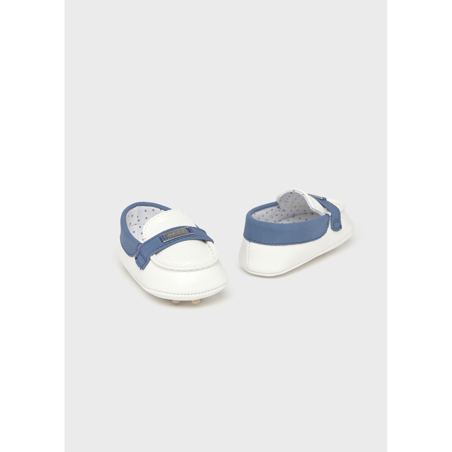 WHITE MOCCASINS WITH BLUE TRIM / 9892-053