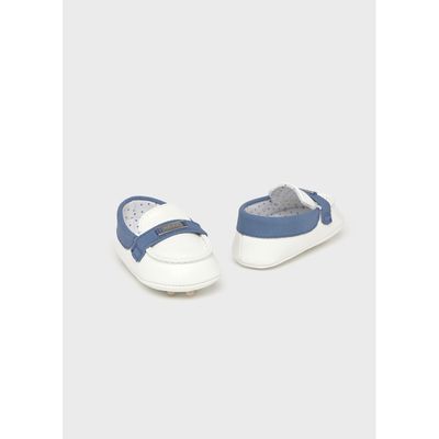 WHITE MOCCASINS WITH BLUE TRIM / 9892-053