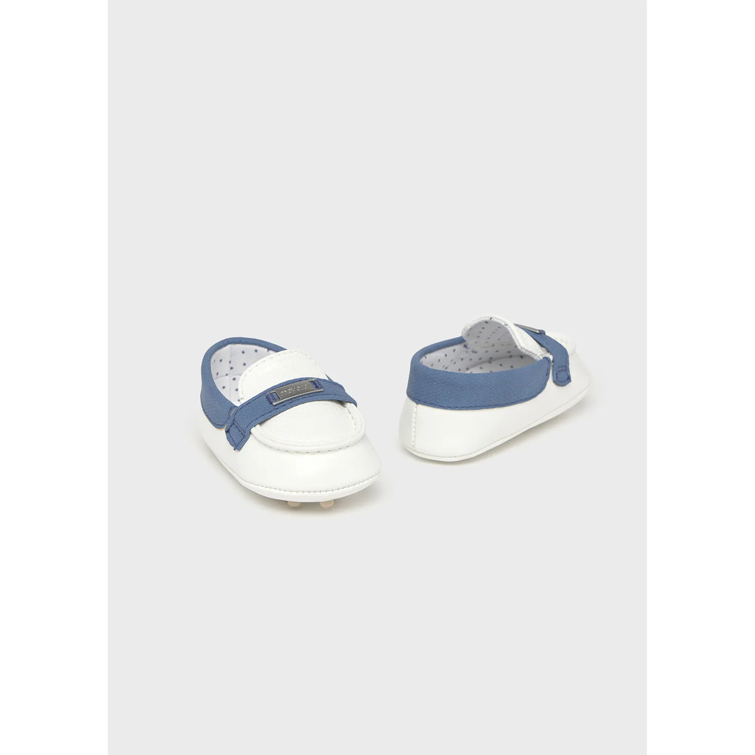 WHITE MOCCASINS WITH BLUE TRIM / 9892-053