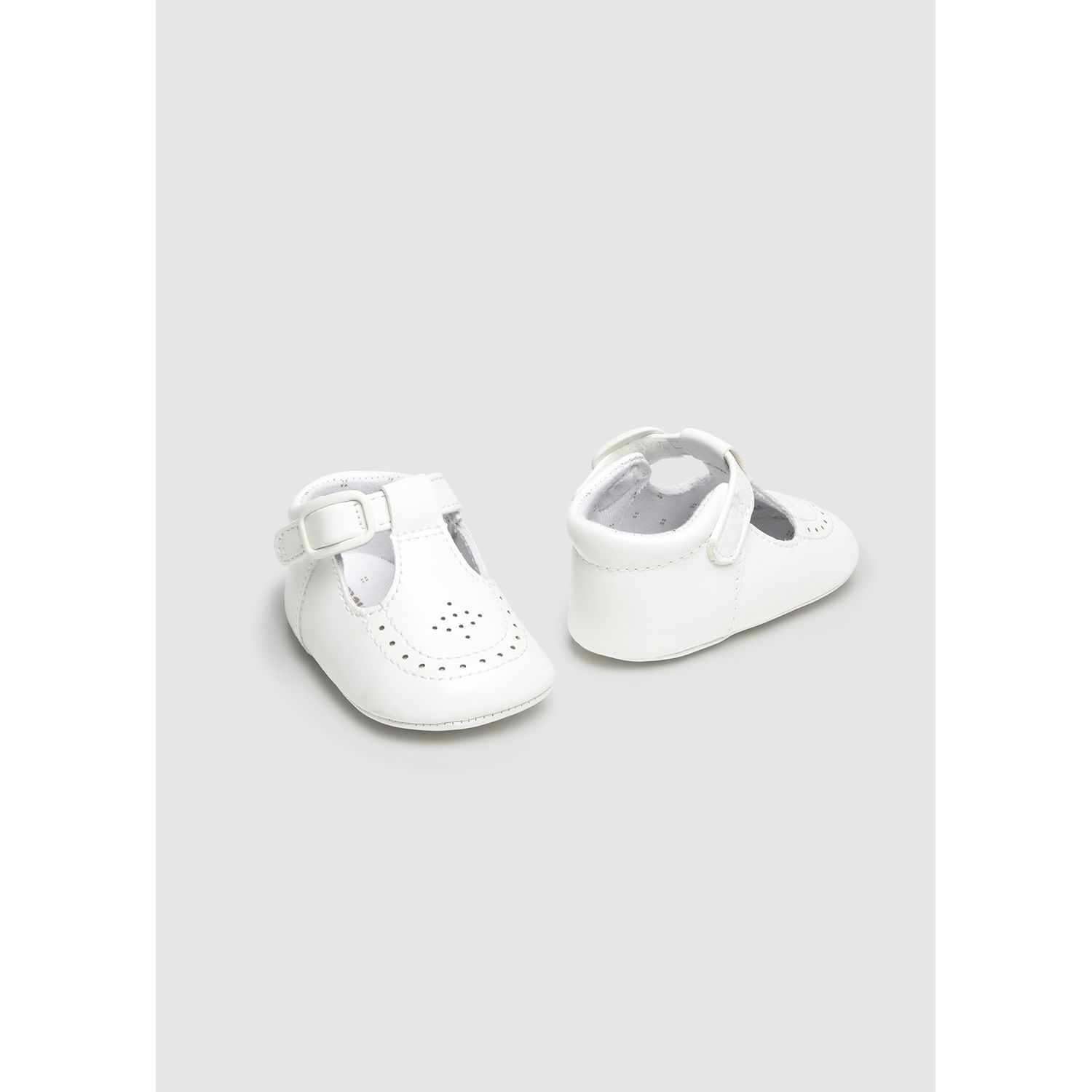 WHITE SHOE PINHOLE TRIM BOYS / 9893-062