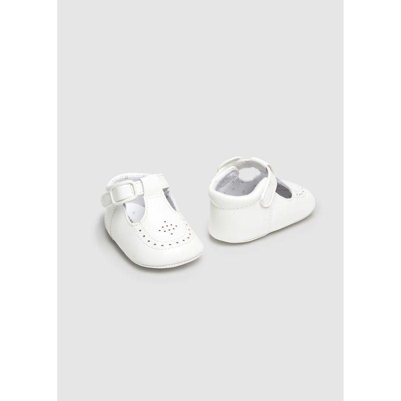 WHITE SHOE PINHOLE TRIM BOYS / 9893-062