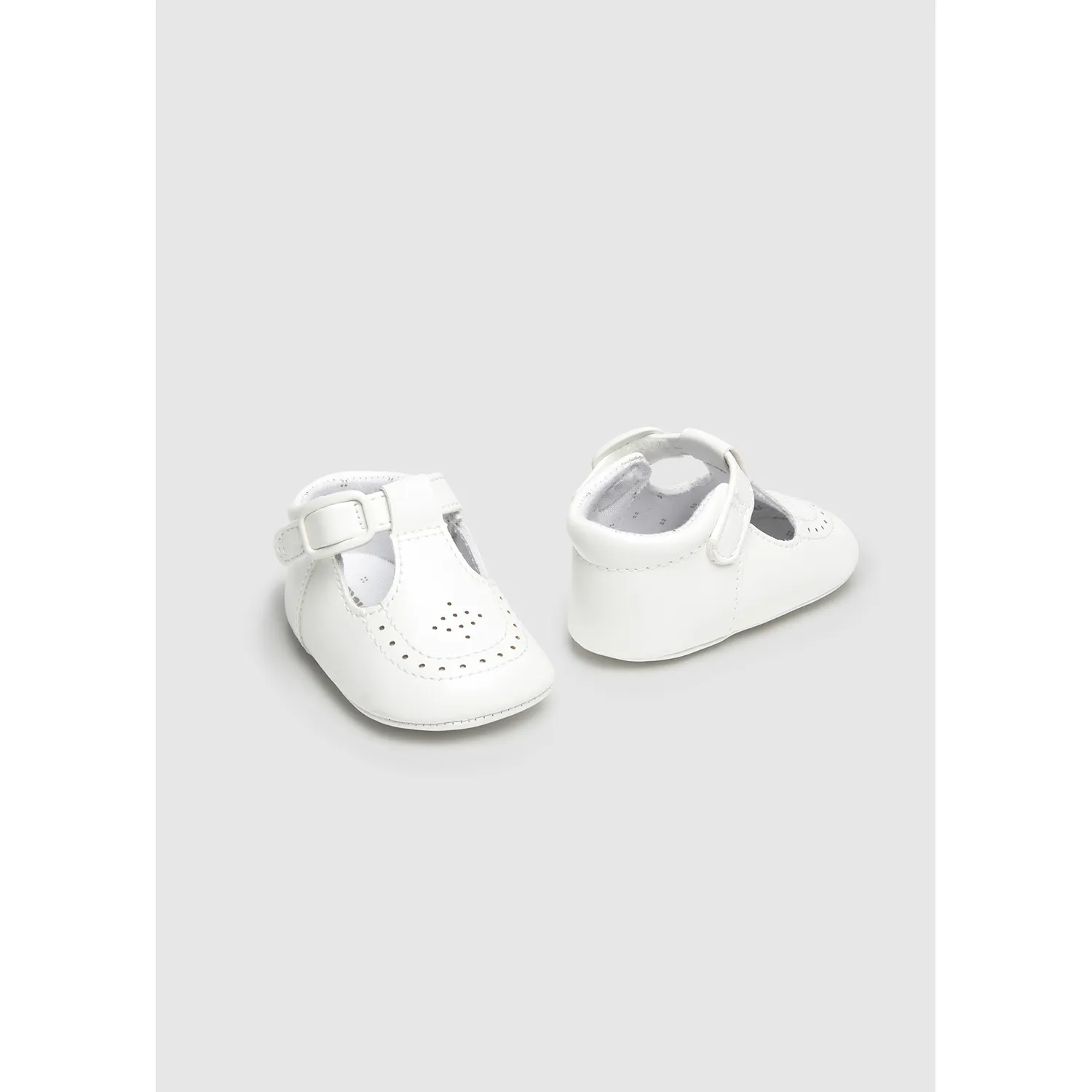 WHITE SHOE PINHOLE TRIM BOYS / 9893-062