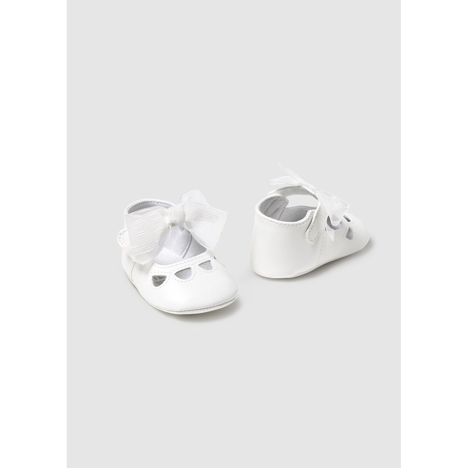 WHITE MARYJANE SHOE BOW TRIM CUTOUT / 9900-090