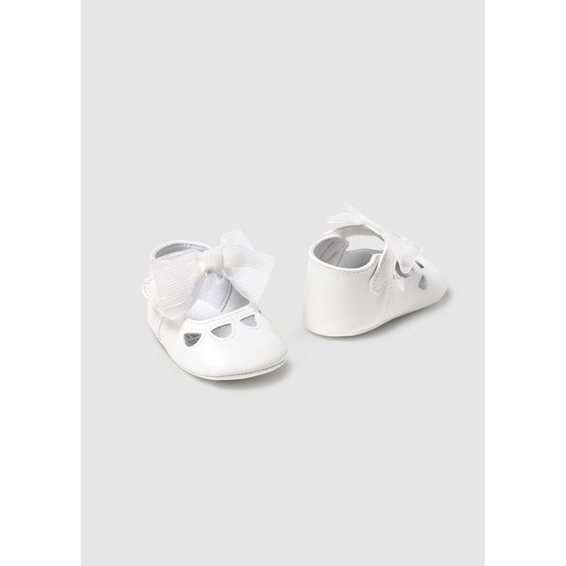 WHITE MARYJANE SHOE BOW TRIM CUTOUT / 9900-090