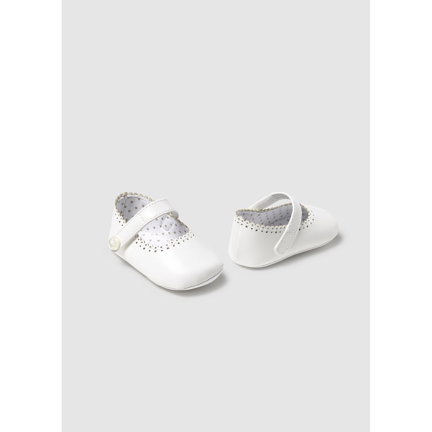 WHITE MARY JANE SHOE LACE CUTOUT EDGE / 9903-020
