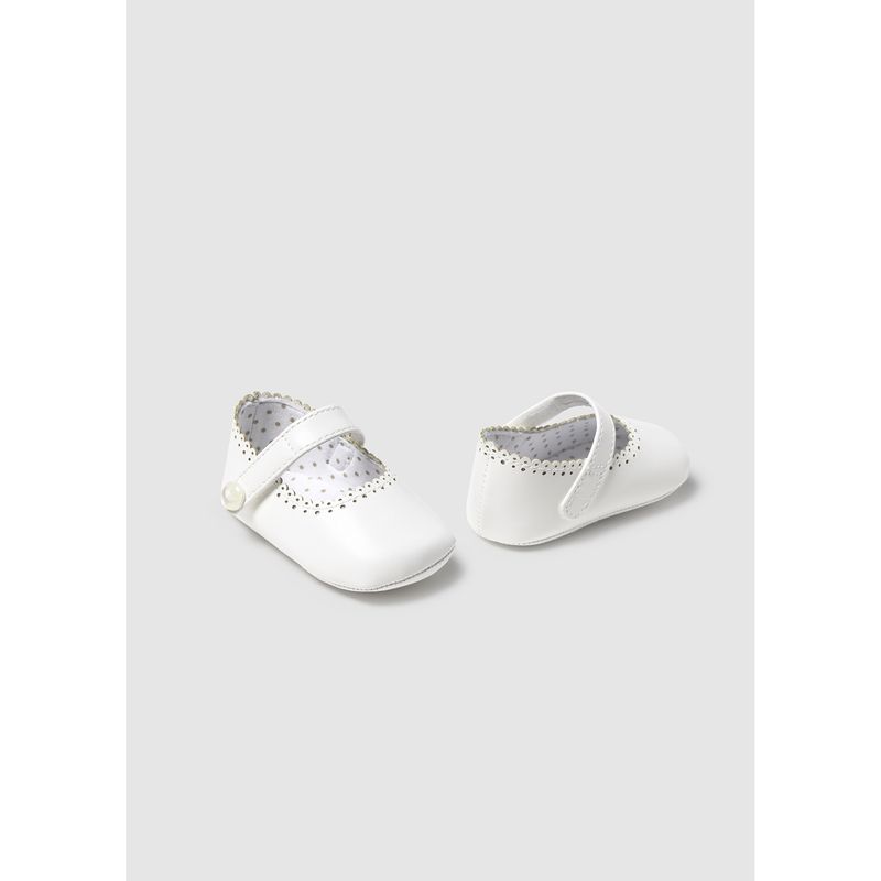 WHITE MARY JANE SHOE LACE CUTOUT EDGE / 9903-020