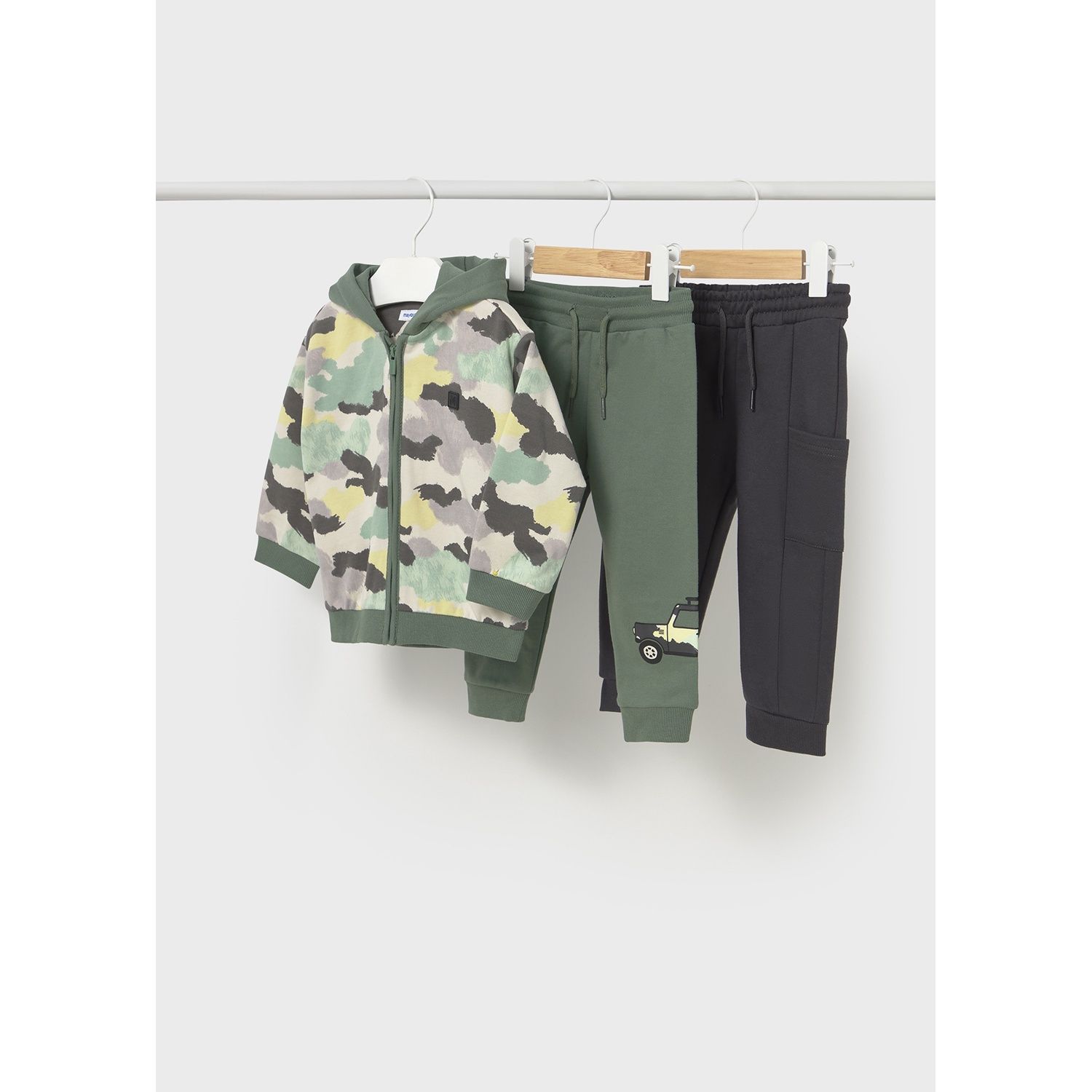 3PC GREEN & BLACK HOODED TRACKSUIT 2PANTS / 2836-024 3PC GREEN & BLACK HOODED TRACKSUIT 2PANTS / 2836-024